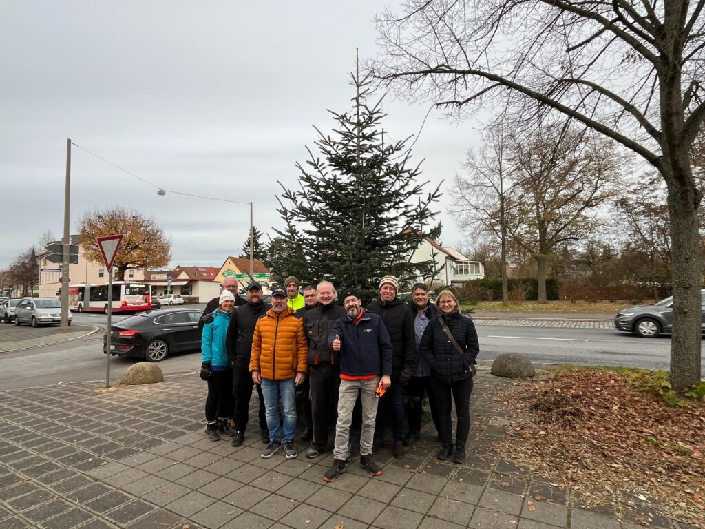 Eibacher Weihnachtsbaum leuchtet