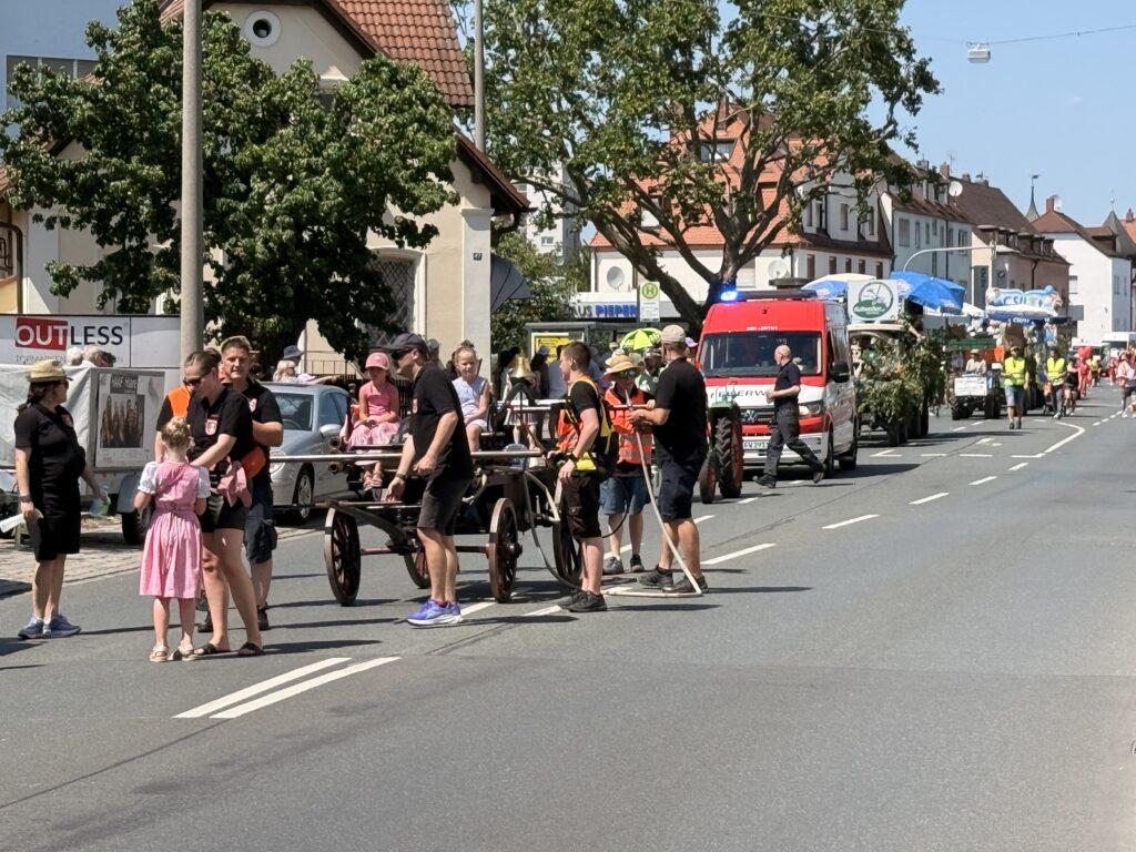 Voller Erfolg: Eibacher Kirchweih und Kärwaumzug 2 Voller Erfolg: Eibacher Kirchweih und Kärwaumzug